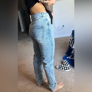 FitJeans Mom Jeans Acid Wash